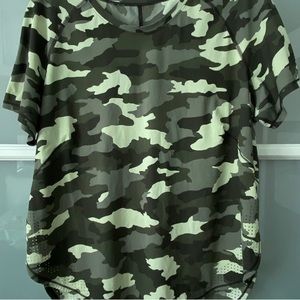 Lululemon Green Camo Tshirt Size 8/10